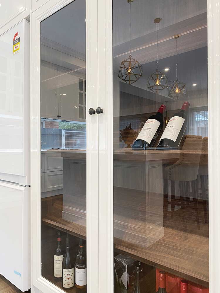 Elegant Showcase Cabinets To Highlight Your Kitchen’s Beauty By Kind Kitchen In Heighet Elegant Showcase Cabinets To Highlight Your Kitchen's Beauty By Kind Kitchen In Heighet