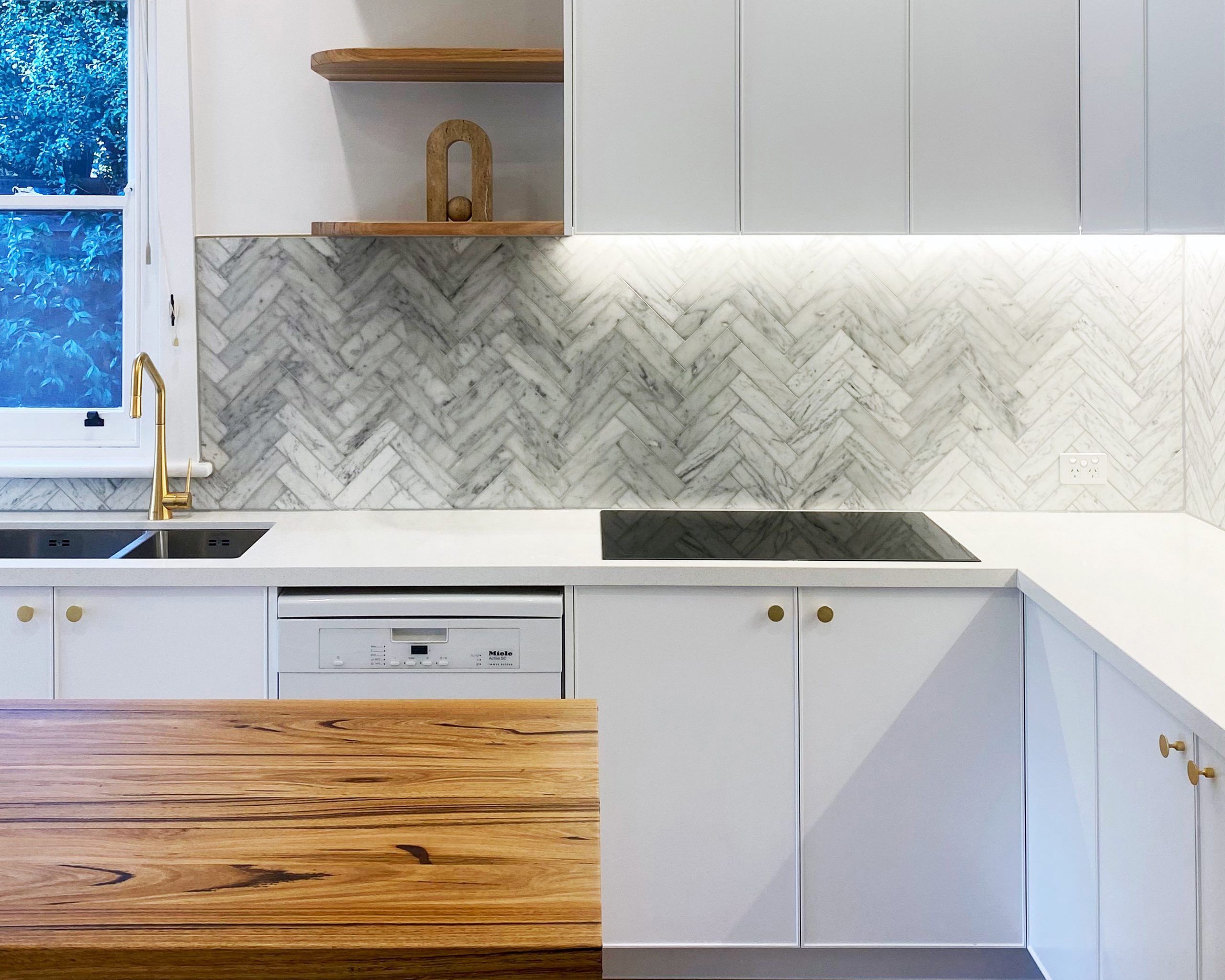 HAWTHORN REVIEW | Louies-South Yarra